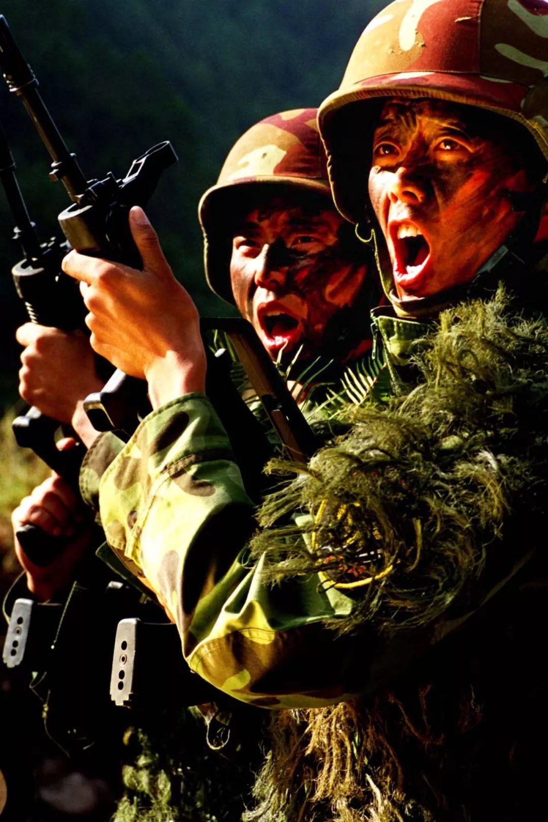 大片来了一名空降老兵花数年时间拍下的剪影藏满了对军营的热爱