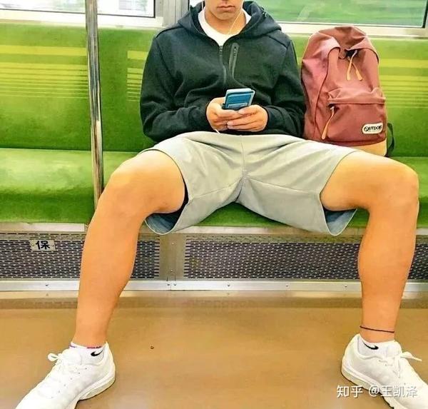 地铁里的男人为什么控制不住下半身?