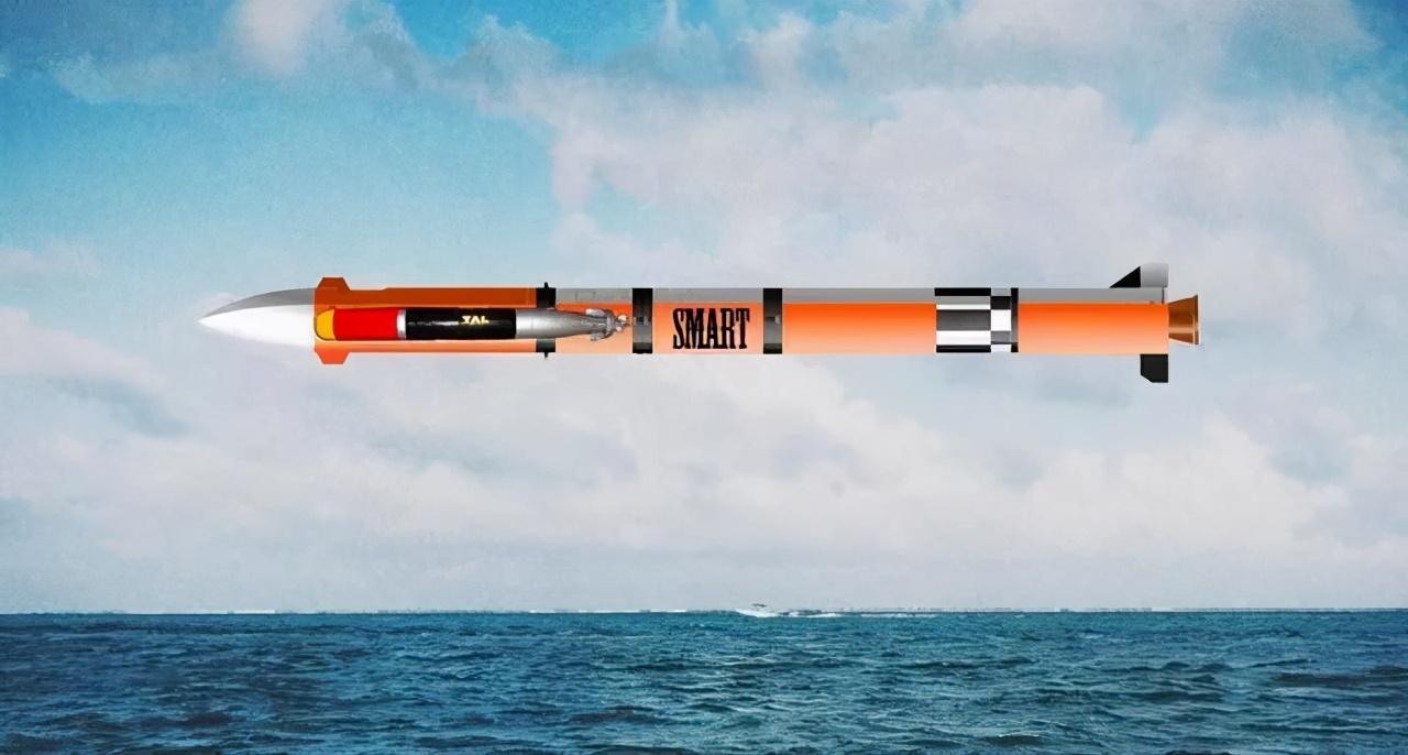 根据报道,该型反潜导弹的火箭助推段射程可以达到600千米之多,飞行