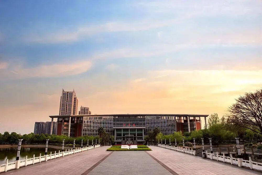 院校简介西南政法大学商学院是一个年轻,和谐,务实,进取的教育机构.