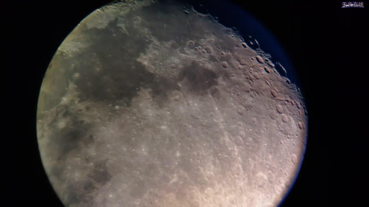 用天文望远镜观察月球当镜头越放越大会看到什么呢