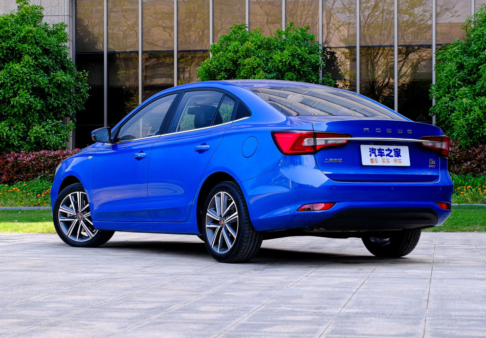 适合家用的国产轿车荣威i5限时优惠