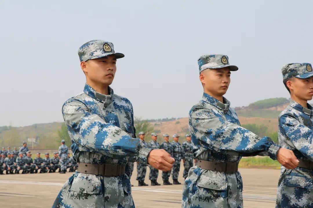 两对孪生兄弟一同走进空降兵部队