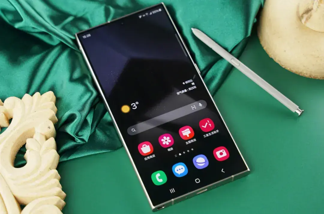 三星突然发飙骁龙8gen32k直屏钛金属顶配旗舰降价800