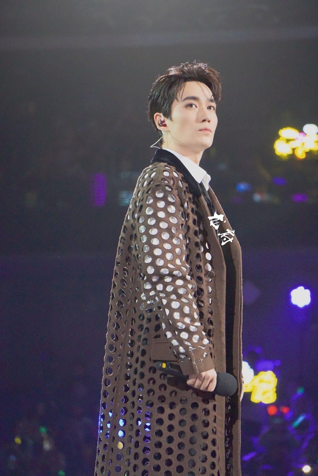 图贴[31]:朱一龙——2020东方卫视跨年演唱会《追梦人》《火车驾向云