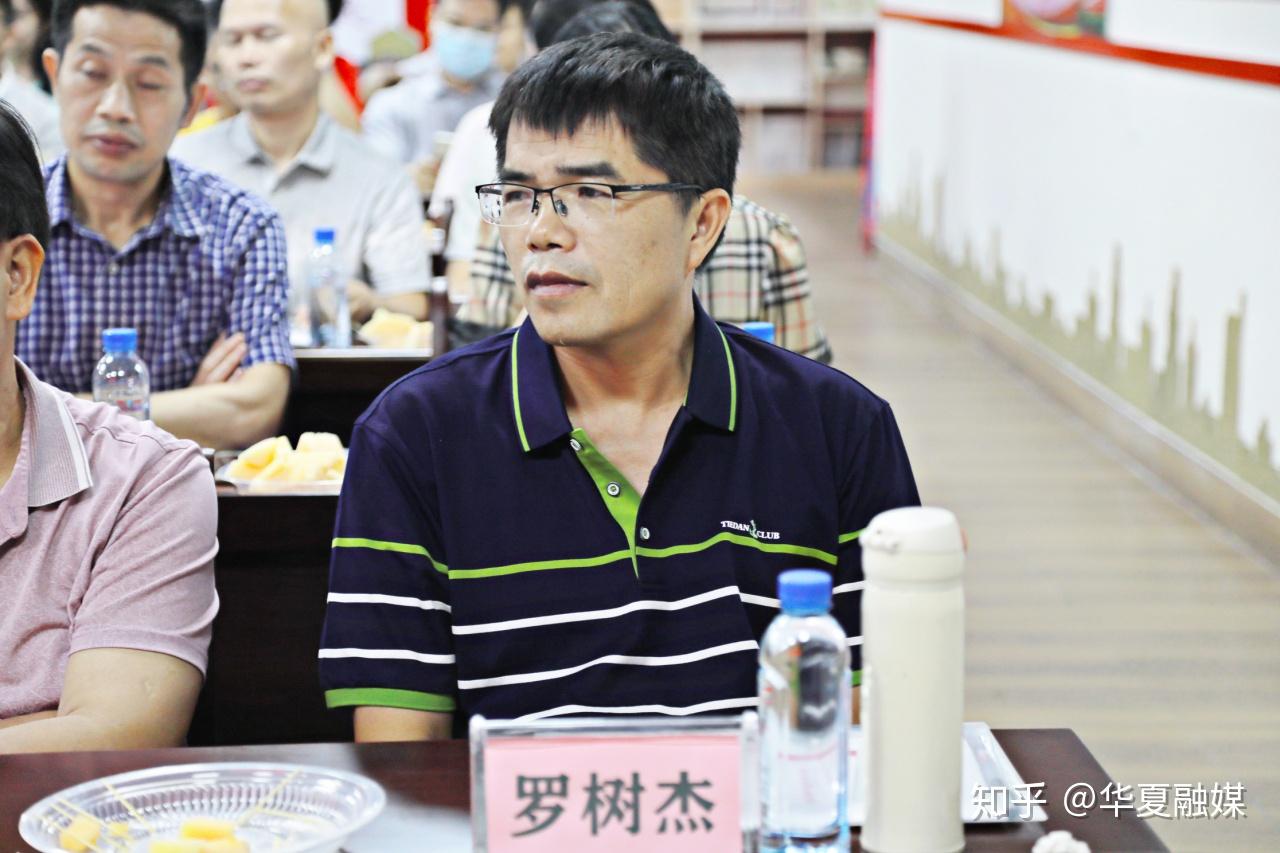 自治区党委宣传部外宣处处长农华山▲广西文化产业集团公司党委副书记