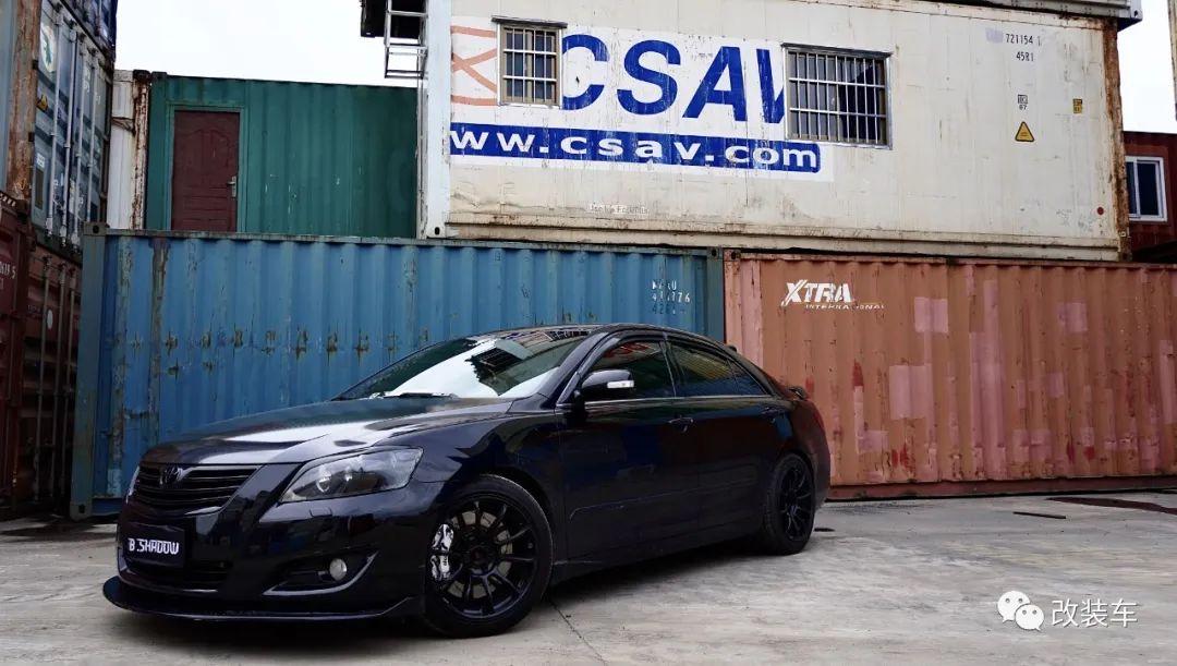 玩车就要玩出自己的风格六代凯美瑞化身为黑武士