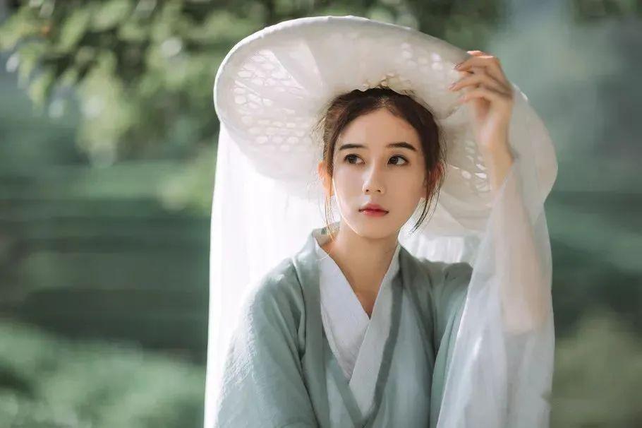 诗经里的“青青子衿”到底是什么颜色呢?答案令你感到意外和激动! - 知乎