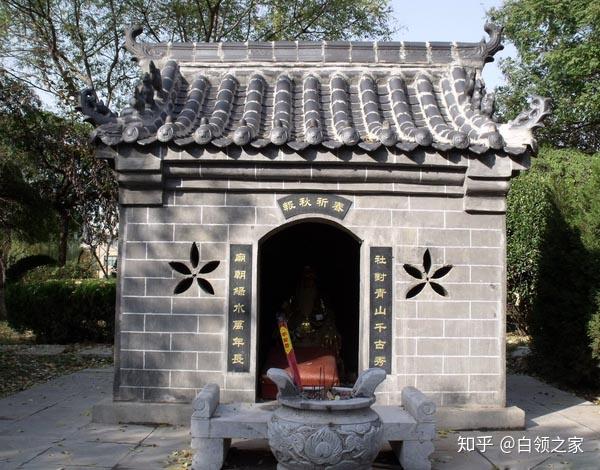 土地庙虽然只是修建在田边路旁,没那么庄严宏伟,但它却是地方神庙中最