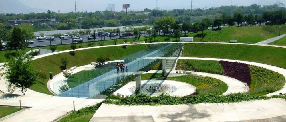 采光:下沉式景观的设计经常搭配着商业空间设计的需求去思考其空间的