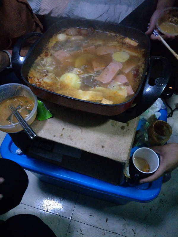 在寝室吃火锅,做饭是有多香?
