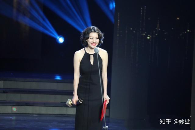 声临其境夺冠27年从容配角生涯谁能想到她和徐静蕾是同班