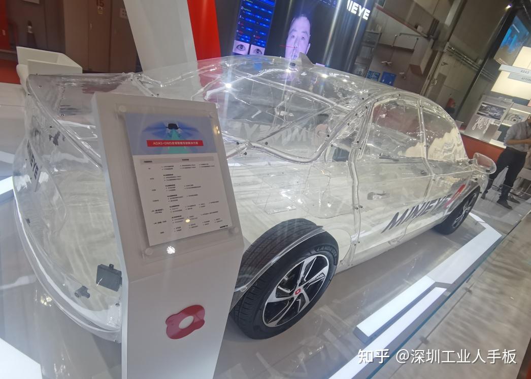 这样的汽车模型展具不比车模更吸引人吗