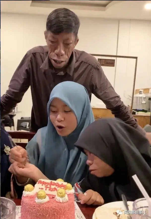 印尼烤吃女记者图片