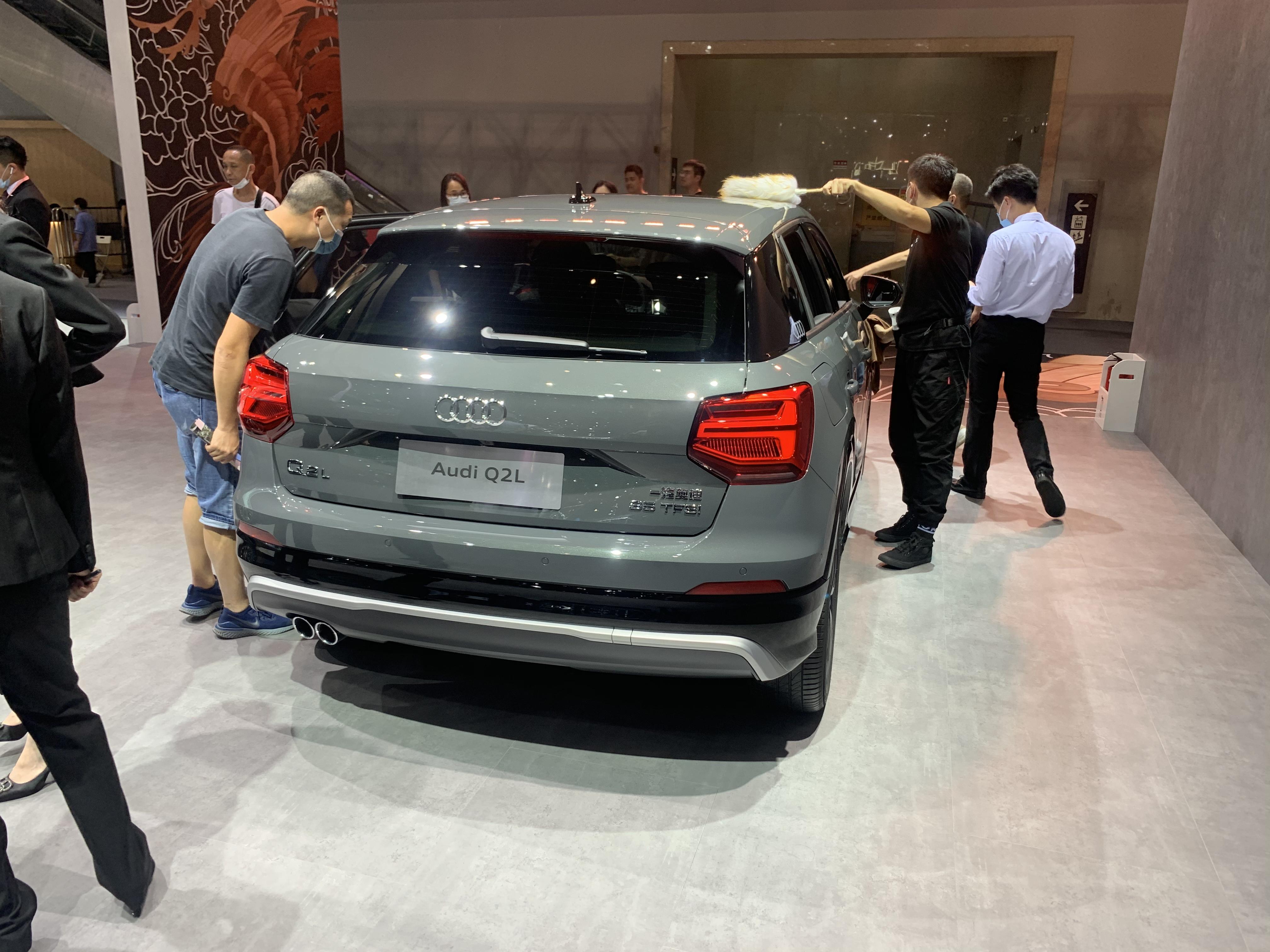 2020年广州车展奥迪q2l水泥灰车漆非常有质感