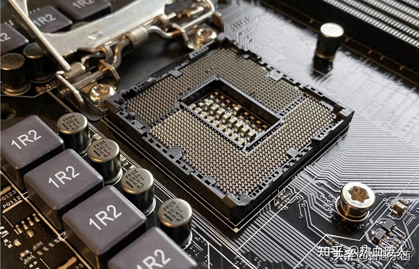 从千针到万壑:为什么现代CPU的“脚”越来越多?