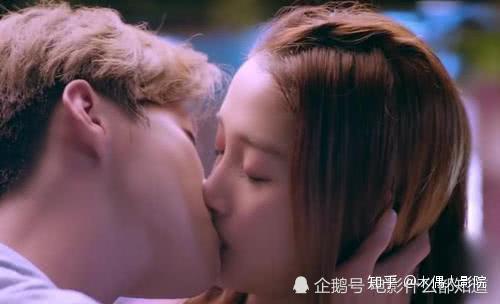 关晓彤鹿晗半夜在酒店门外热吻引争议,关晓彤怒怼:我已经成年了.