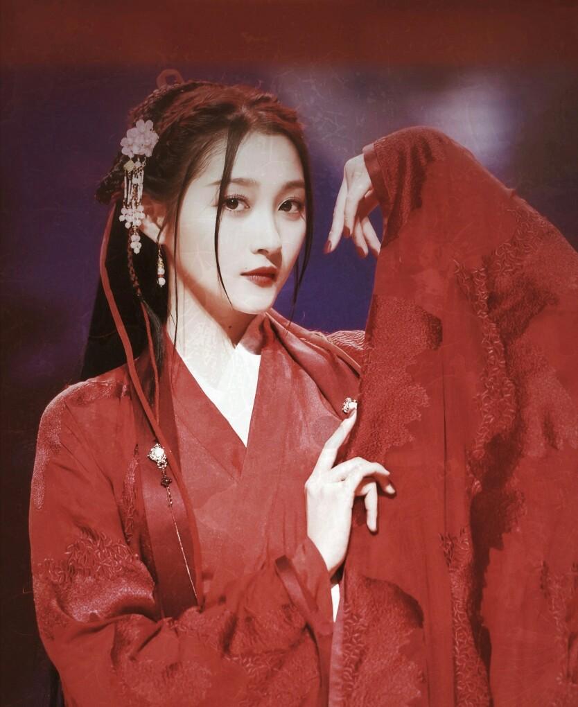 关晓彤自称在逃格格可她是瓜尔佳氏后人货真价实的京圈格格