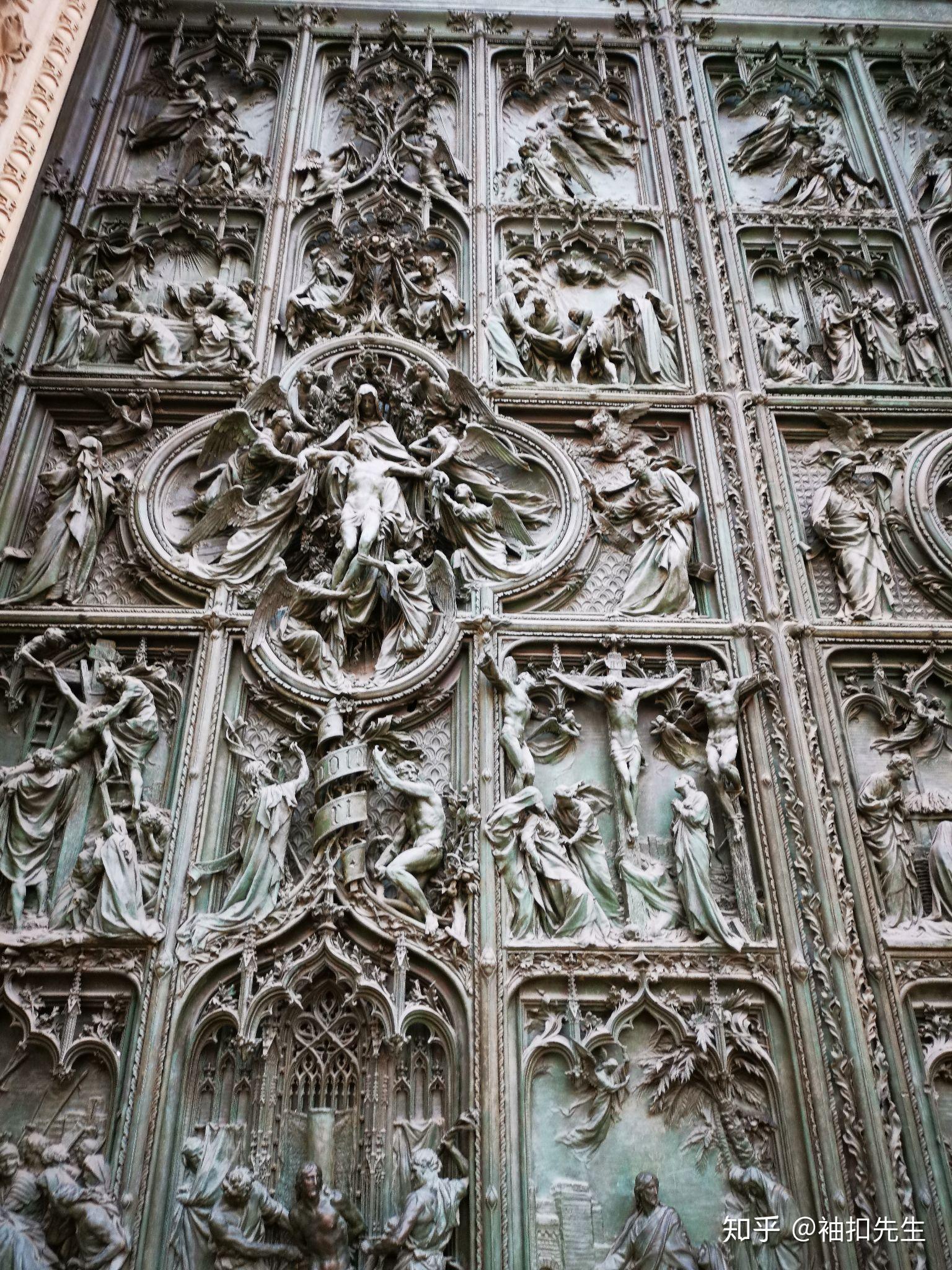 米兰大教堂门上的浮雕