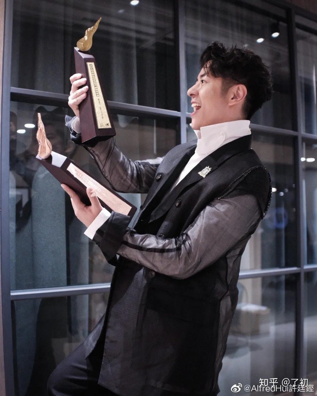 翻听| 许廷铿《面具》 - 知乎