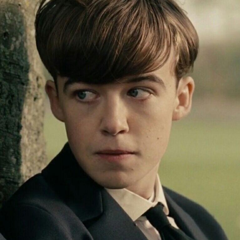 《模仿游戏》图灵