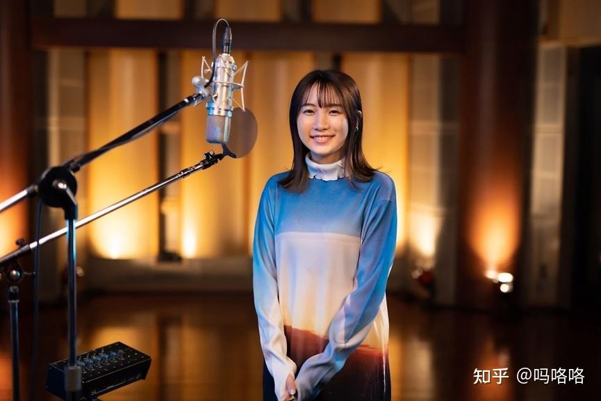 "the lesson"四期生,同时以yoasobi主唱ikura的名义活动.