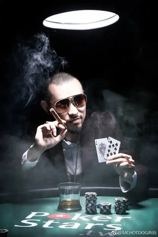 从我爱台妹到轻熟女27,再到"翘高你的屁股,阿姨",热狗一直是那个老色