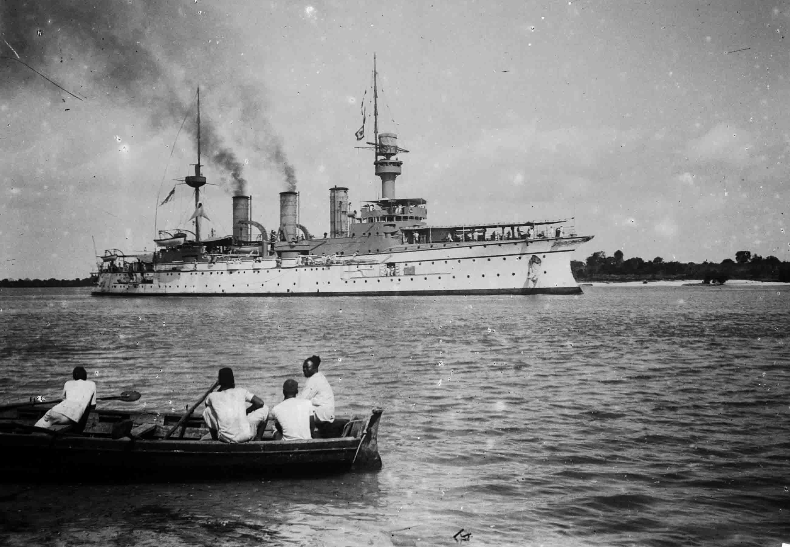 (1)"赫莎"号穹甲巡洋舰