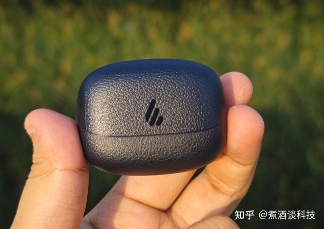 现在的耳机,已经不只是拿来听歌了