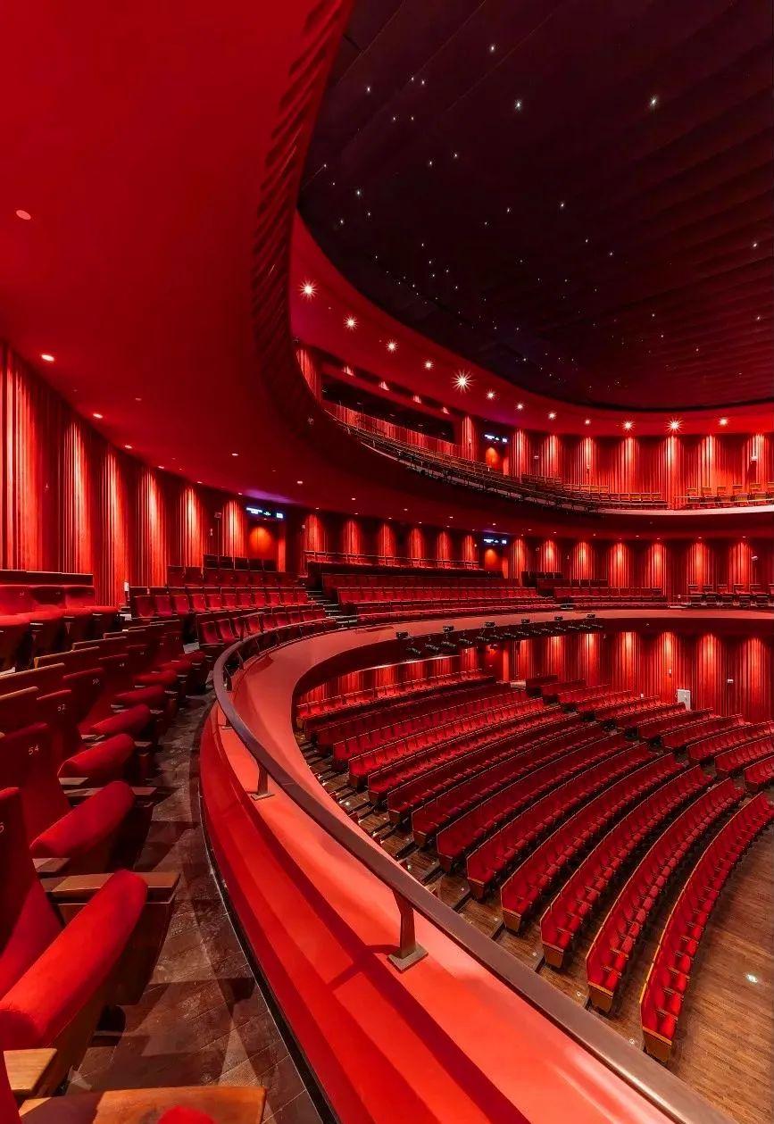 成都城市音乐厅用地约29亩,总建筑面积约10万平方米,包括1600座的歌剧