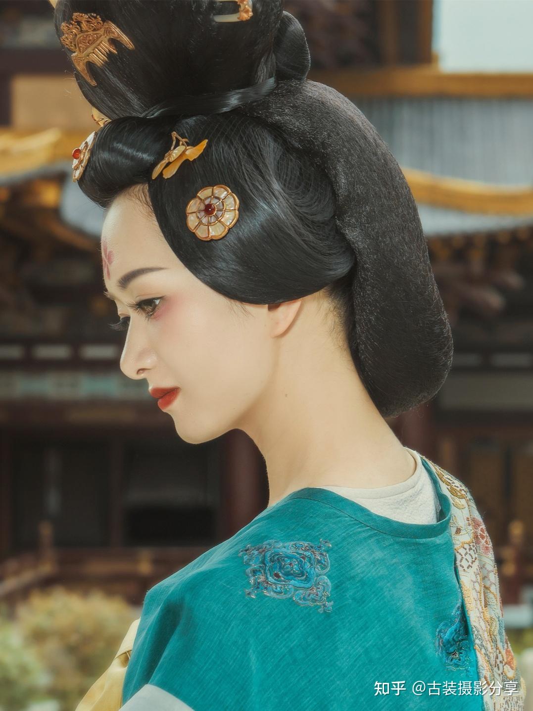 淑德贤惠,润物无声眉蹙春山,眼颦秋水骊歌