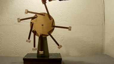 手工达人复原经典永动机方案这大概是人类永恒的追求