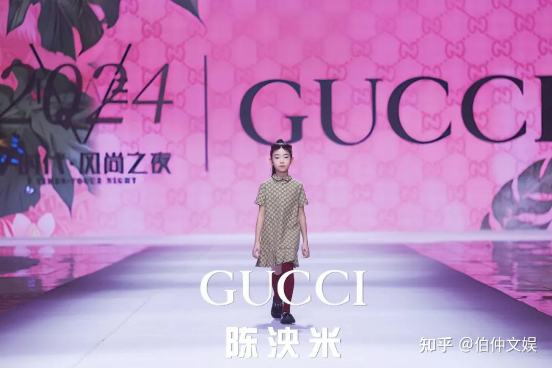 2024 V时代·风尚之夜:年度秀场定义先锋永恒美学,V时代少年演绎多元时尚风格! - 知乎