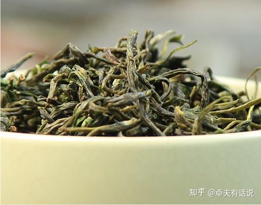 烘青綠茶是指在乾燥工藝中,用烘籠或烘乾機烘乾的綠茶,其外形完整