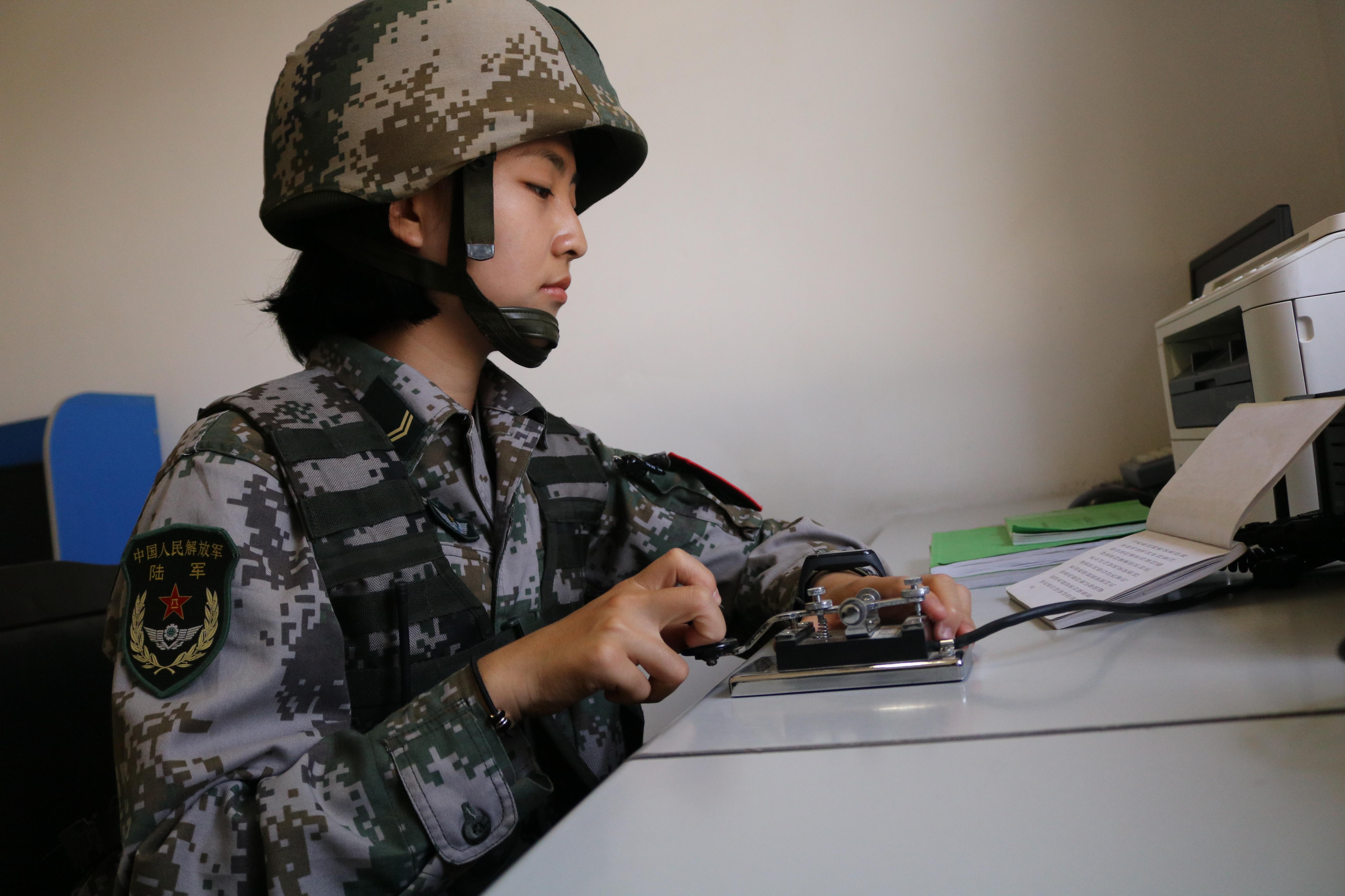 在祖国西南边陲火热的军营里,有一批追梦军旅,矢志强军的女兵,她们