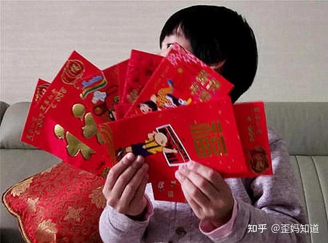 自家1个孩子,过年亲戚给600红包,宝妈:她家2个孩子,咋回?