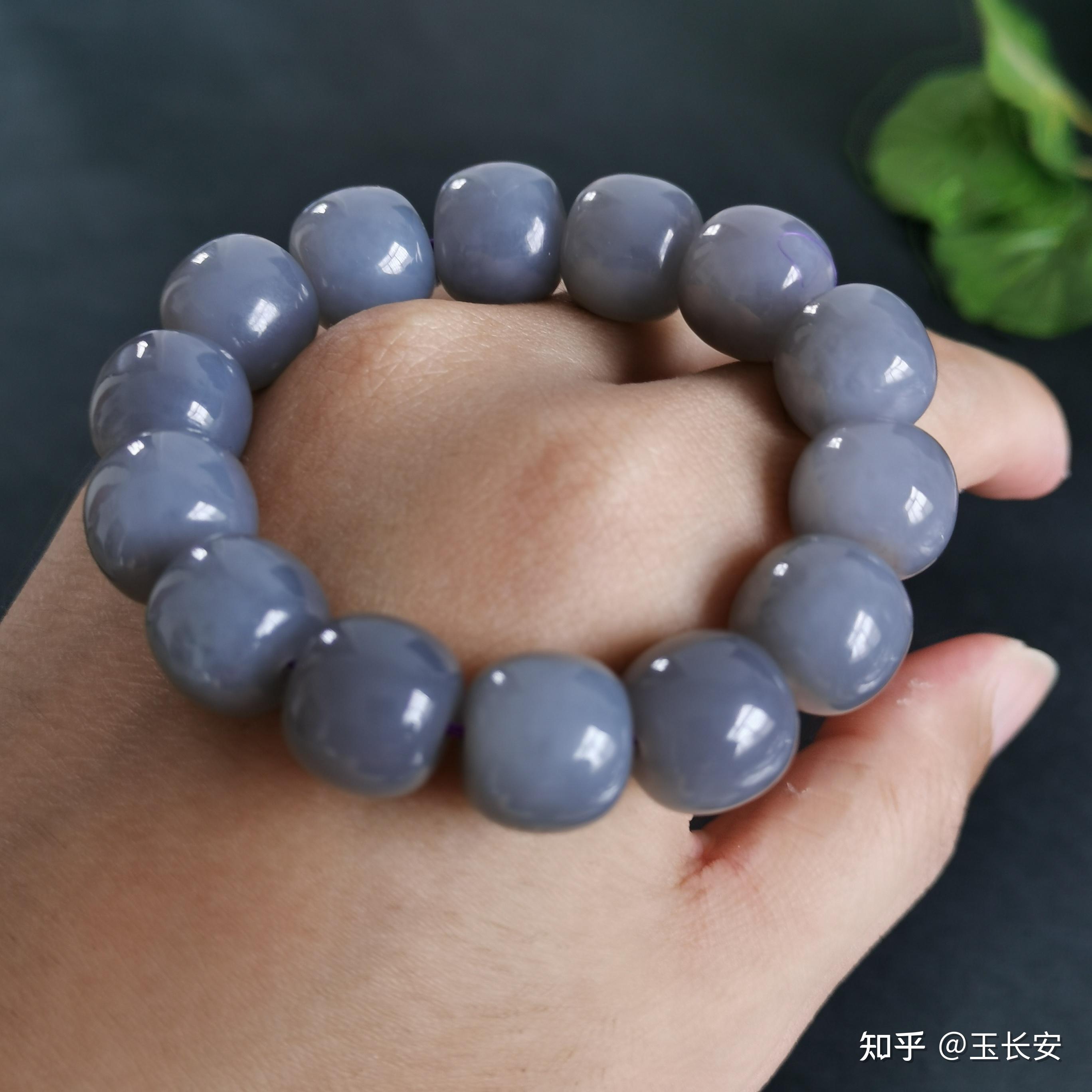 和田玉烟紫和烟灰哪个好