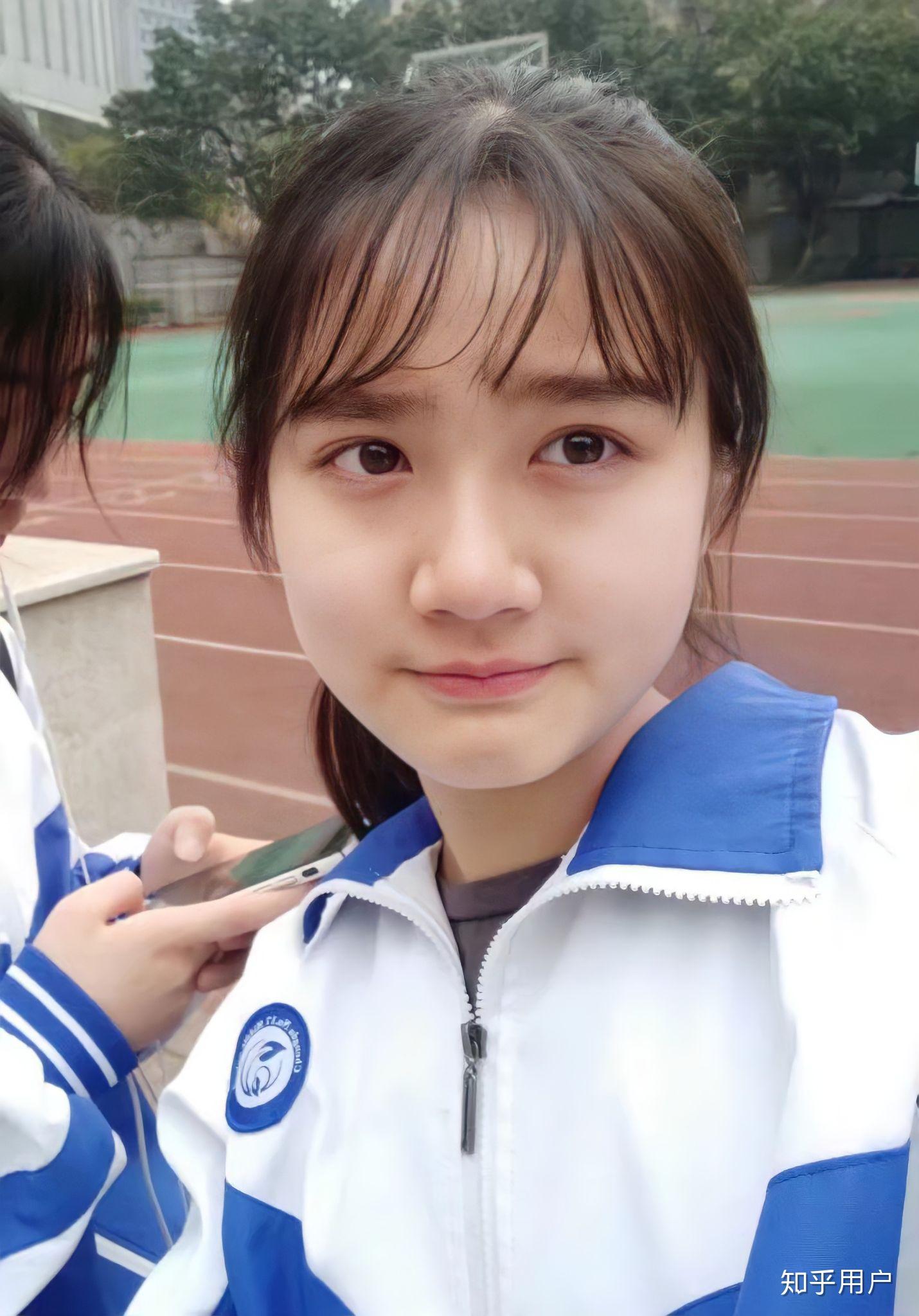 你见过高中最好看的女生长什么样?