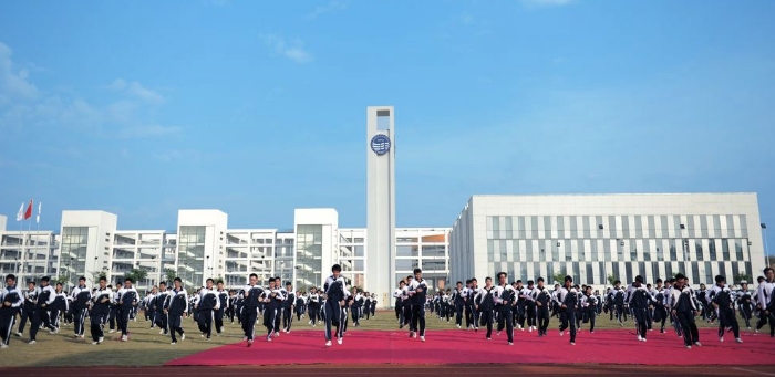 外语学校有哪些要求 v2-e8239448d77e1057133d87fafba874f9_1440w.jpg?source=172ae18b