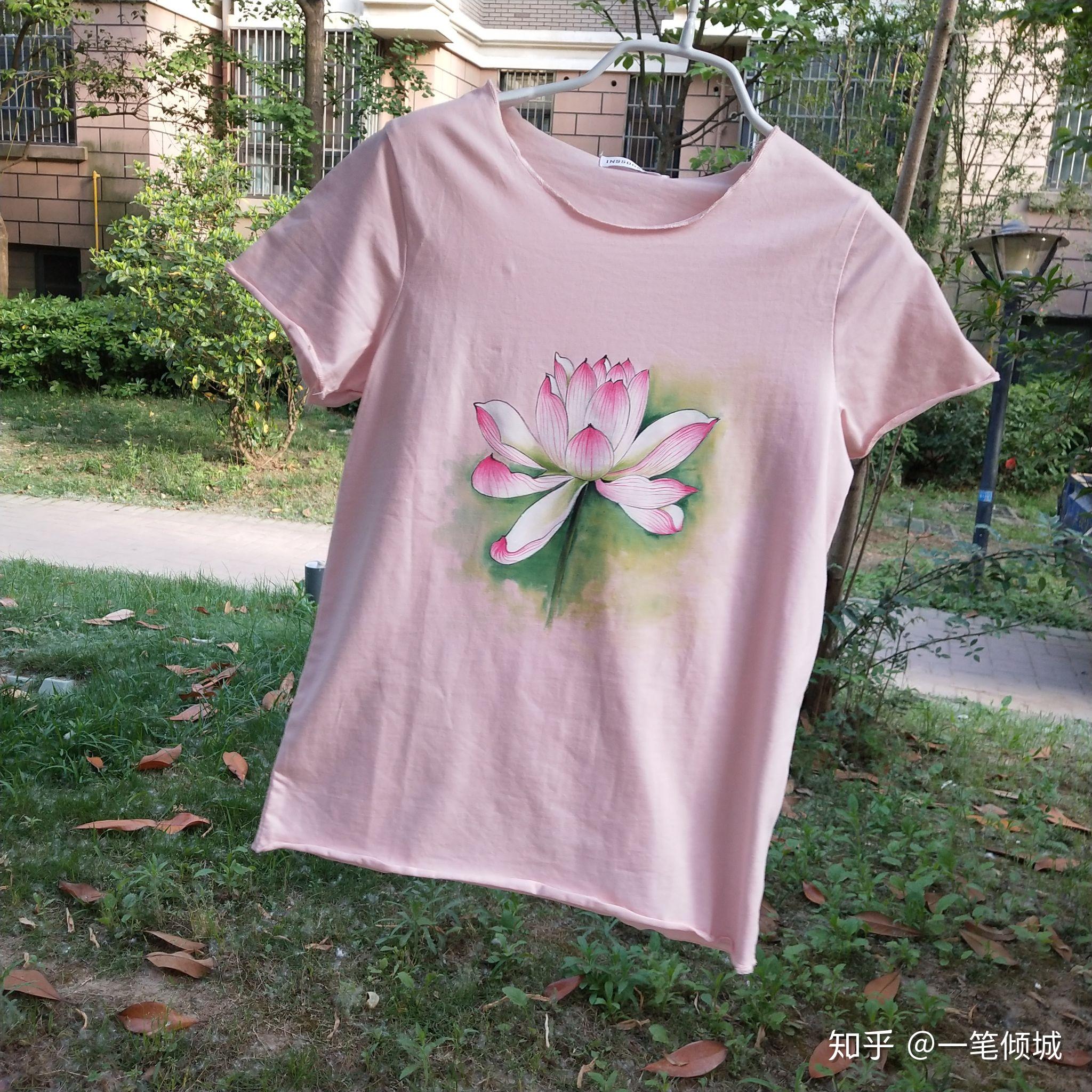 想要diy衣服,请问用怎样的颜料画在衣服上合适?