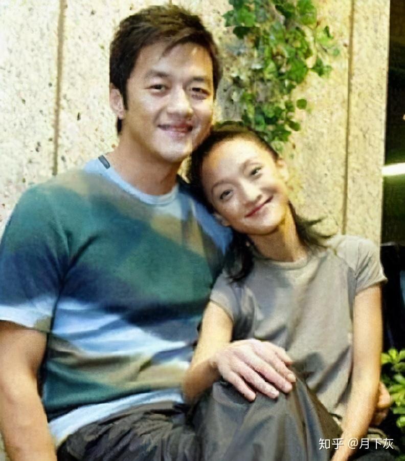 2001年,台湾省导演刘德凯筹拍《烟雨红颜》,邀请周迅,张信哲,邱心志