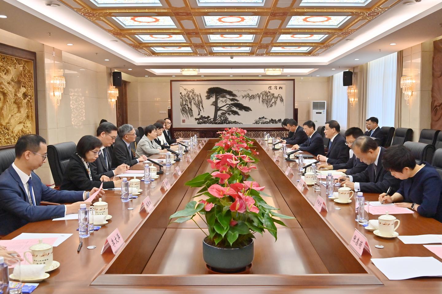 应勇会见香港特别行政区终审法院首席法官张举能 - 知乎