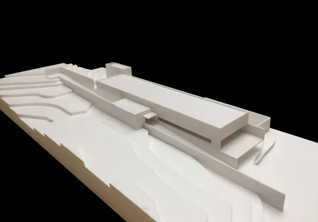 模型赏析阿尔瓦罗西扎