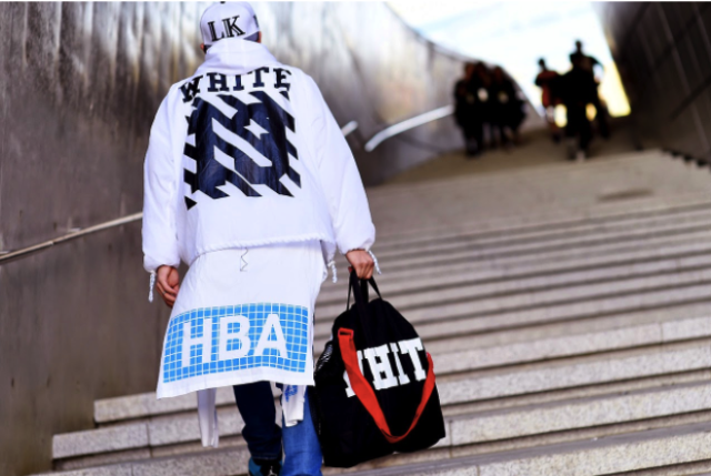 2013年,virgil abloh开始认真筹备off-white首个系列,他认为"pyrex