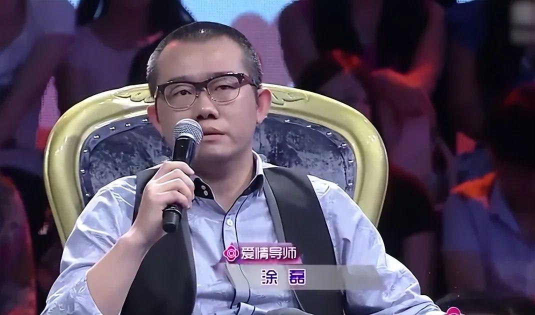 二人结婚十几年了,育有两个孩子,前段时间还有报道涂磊老婆生病住院