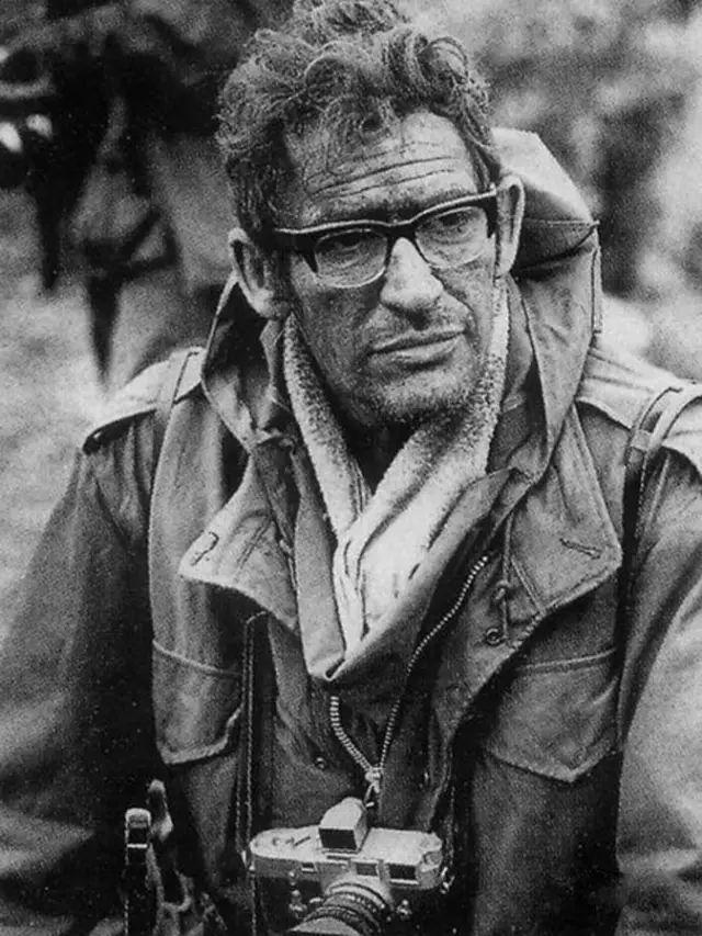 1954年,大师罗伯特·卡帕不顾亲友的劝阻,悄悄来到越南战场.