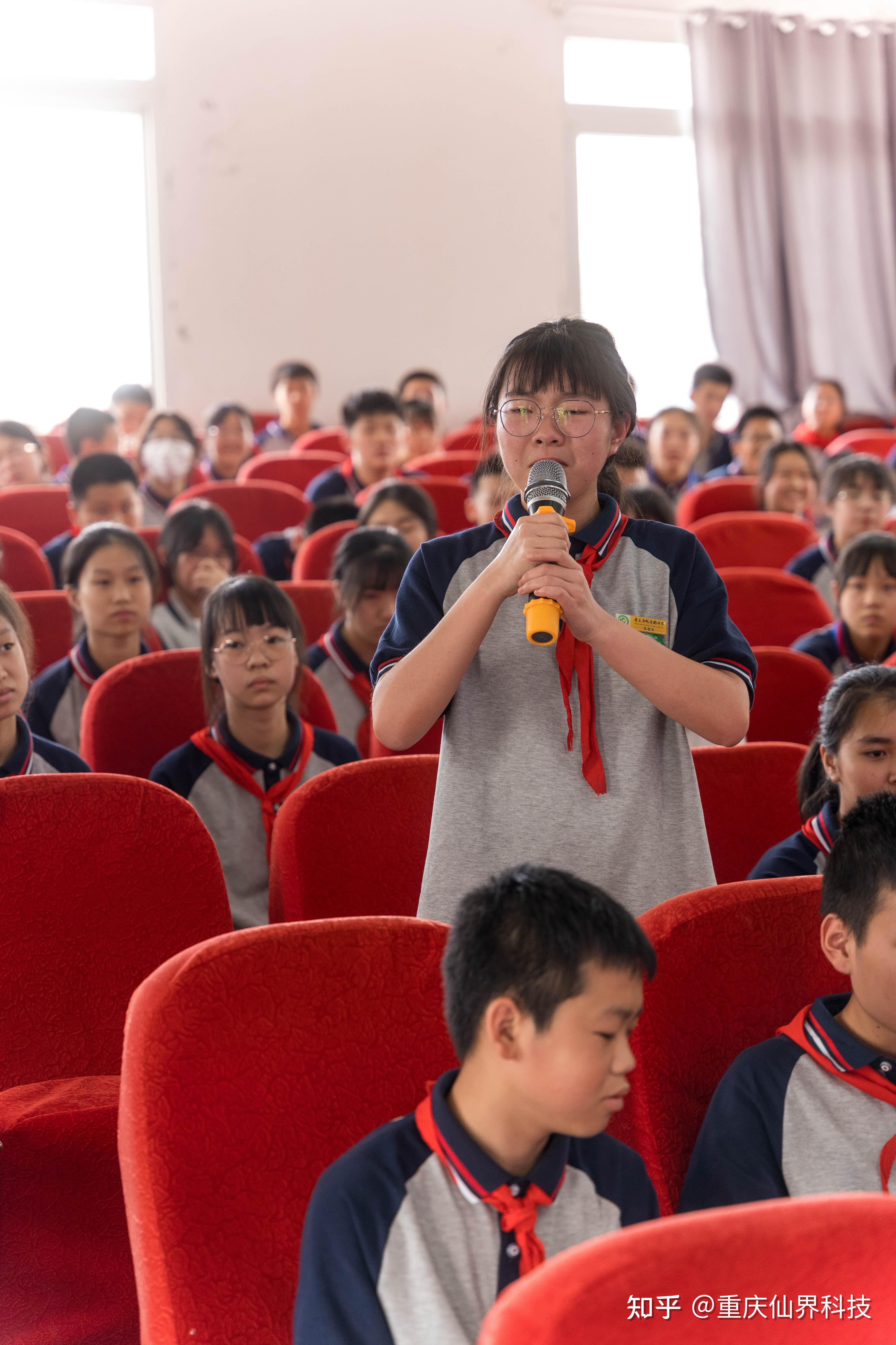 观音桥中学校友回访活动圆满成功