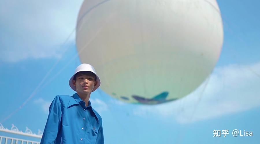 1999年出生的陆仙人,真名陆开港,是中国农村众多留守儿童中的一员.