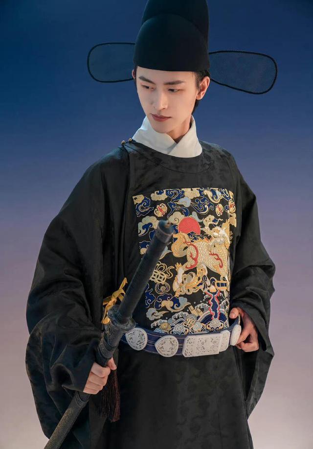 原来汉服也很适合男人穿,儒雅又帅气