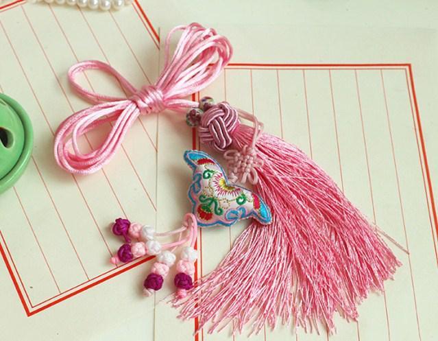 精美宫绦剪影惊现眼前:贾宝玉的五彩攒花结长穗宫绦和五色蝴蝶宫绦,林